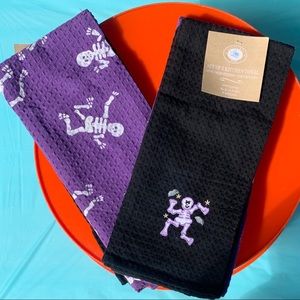 Set of 2 Halloween Skeleton Towel Pairs